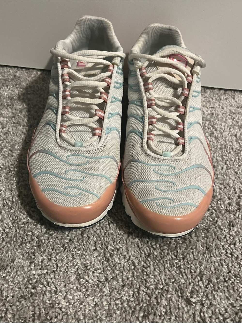 Nike Air Max Plus Youth White Sneakers with Pink and Aqua Accents 5.5Y